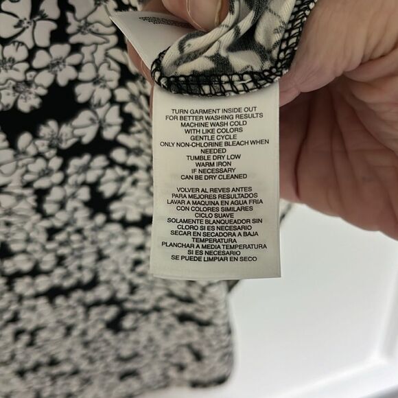 Jones New York Faux Wrap Dress Black and White Floral Goldtone Ring Detail - Picture 10 of 10